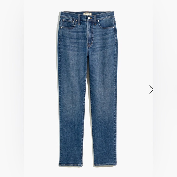 Madewell- The Perfect Vintage Jean in Manorford Wash: Instacozy Edition - Picture 4 of 13